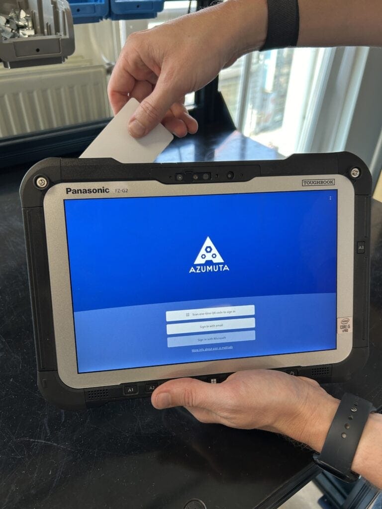 Login to Azumuta using the tablet’s smart card reader extension.
