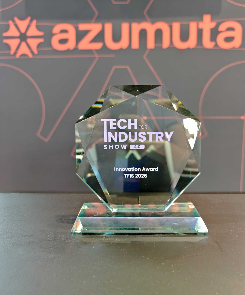 The TFIS Innovation Award 2026 trophy on the Azumuta stand, engraved for the Tech For Industry Show 4.0 Innovation Award.